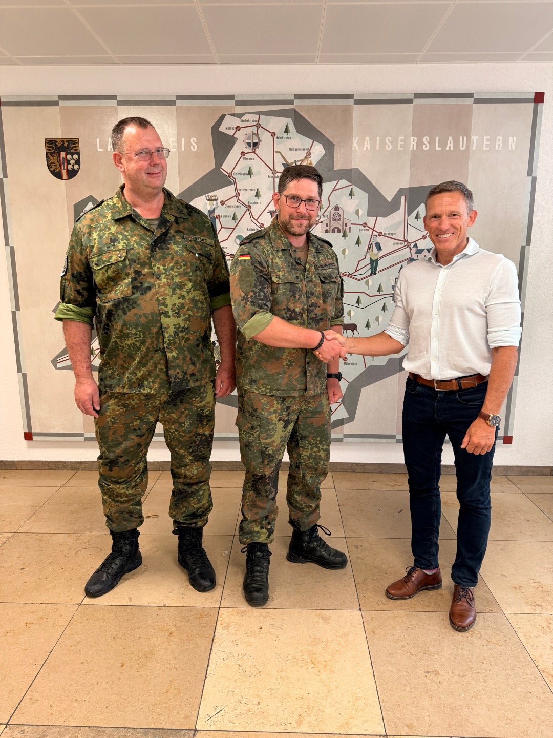 Kreisverbindungskommando Kaiserslautern besucht Landrat Leßmeister